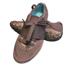 New Balance Women Size 7 Sneakers Black Lace Up Athletic Yoga Shoes WW885BK Rare